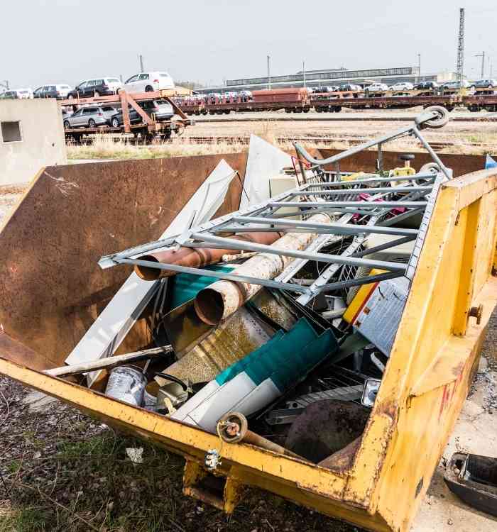 Immagine di discarica dove avviene lo smaltimento dei rifiuti